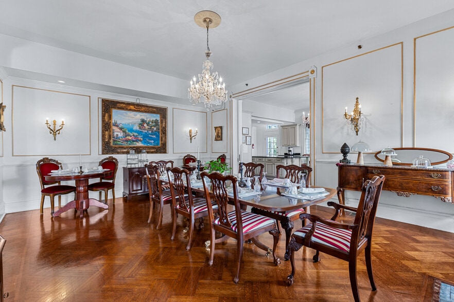 More Photos Of 402 E Gaston St, Savannah Hospitality For Sale