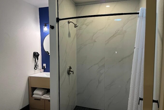 More Photos Of 710 S Scott St, Bainbridge Hotel For Sale