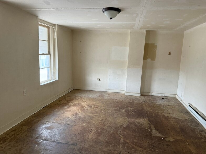 More Photos Of 107 W Main St, Coffeen Storefront Retail Residential For Sale