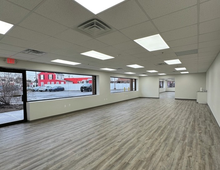 More Photos Of 485 S Broadway, Hicksville Showroom For Lease