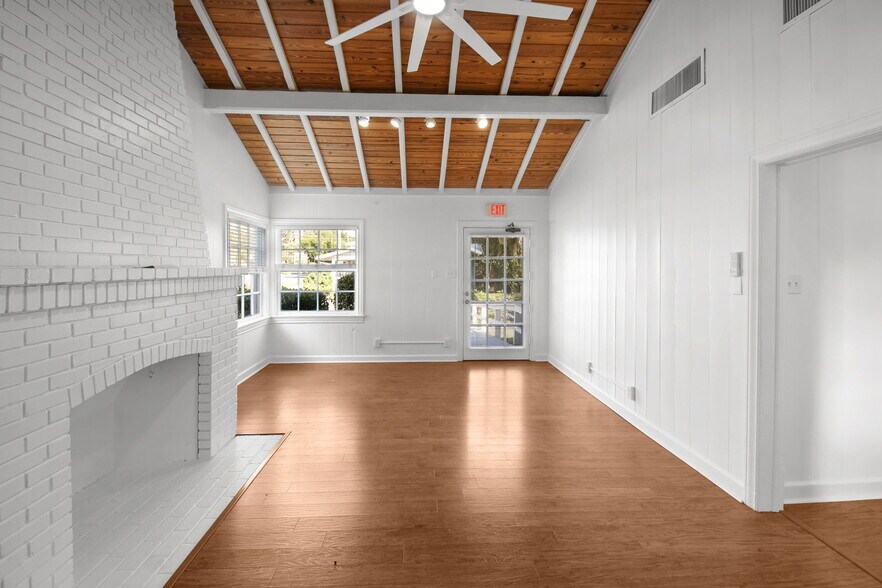 More Photos Of 300 SE Detroit Ave, Stuart Office For Lease