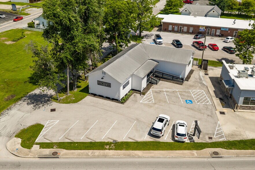 More Photos Of 21012 Eva St, Montgomery Freestanding For Sale