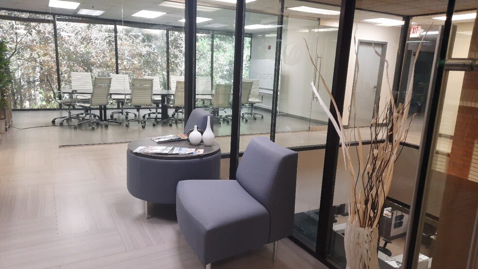 More Photos Of 9755 Dogwood Rd, Roswell Office For Lease