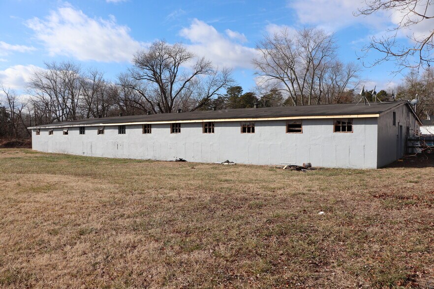 More Photos Of 919 Lakewood Farmingdale Rd, Howell Horse Stables For Lease