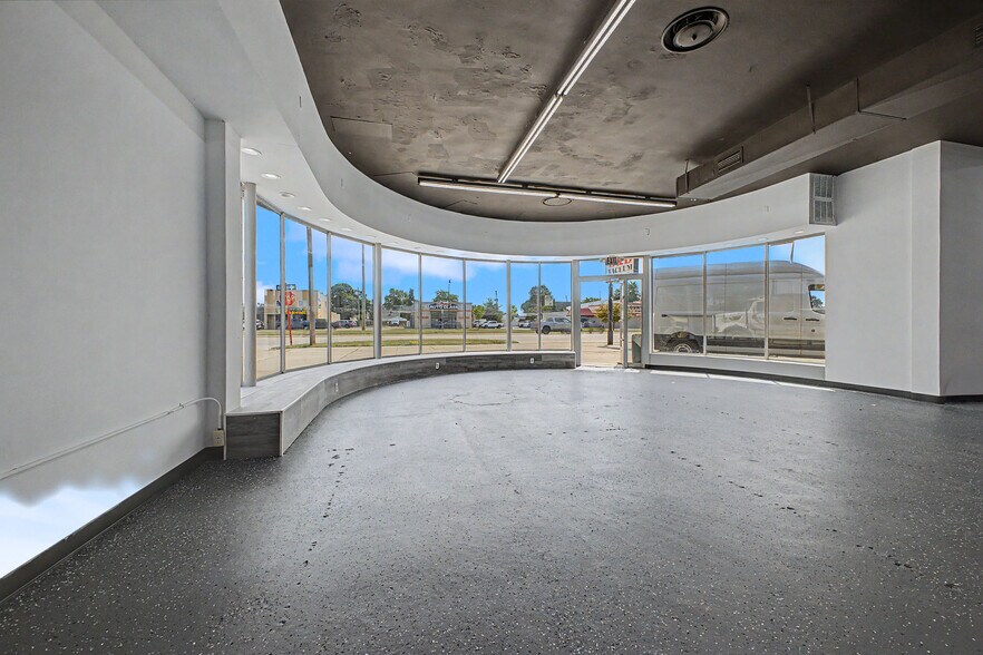 More Photos Of 14222 Fort St, Southgate General Retail For Lease