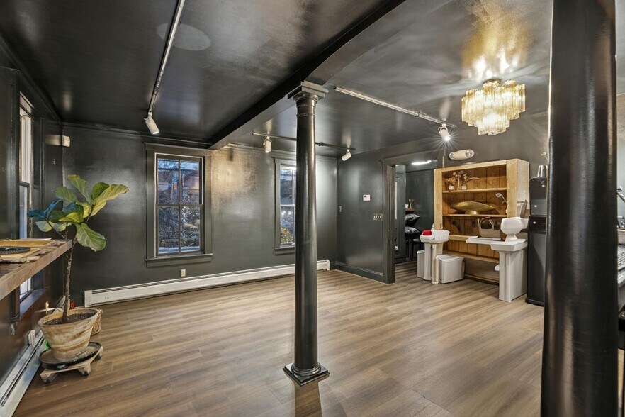 More Photos Of 299 Mountain Rd, Stowe Office Residential For Sale