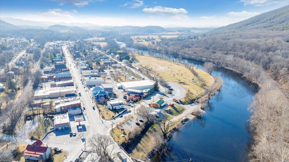 More Photos Of 630 Lowe St, Buchanan Restaurant For Sale