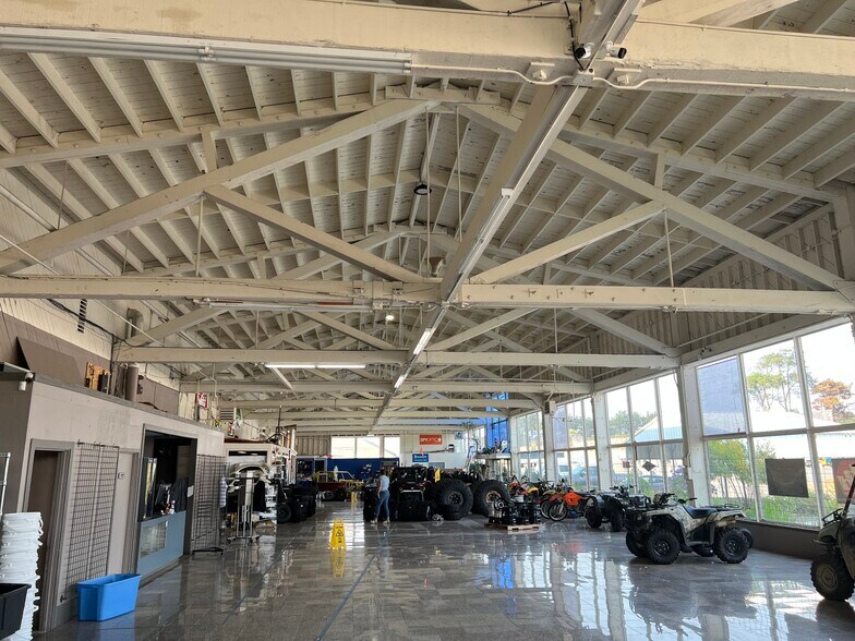 More Photos Of 3990 Broadway St, Eureka Showroom For Sale