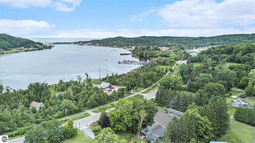 More Photos Of 519 Lake St, Frankfort Hotel For Sale