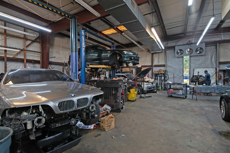 More Photos Of 803 Church St, Decatur Auto Repair For Sale