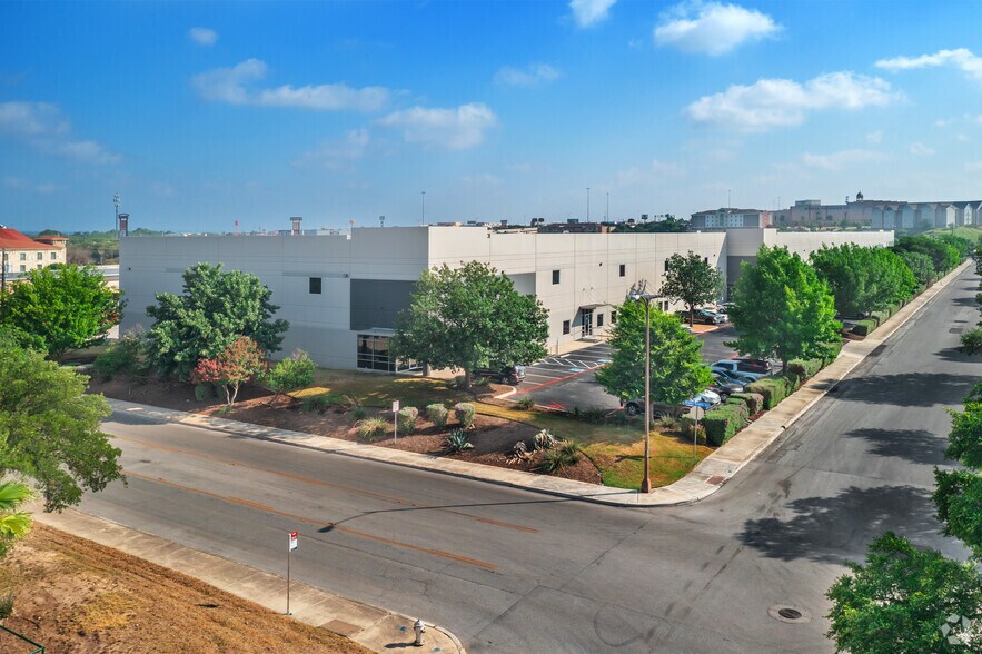 More Photos Of 1803 Grandstand Dr, San Antonio Warehouse For Lease