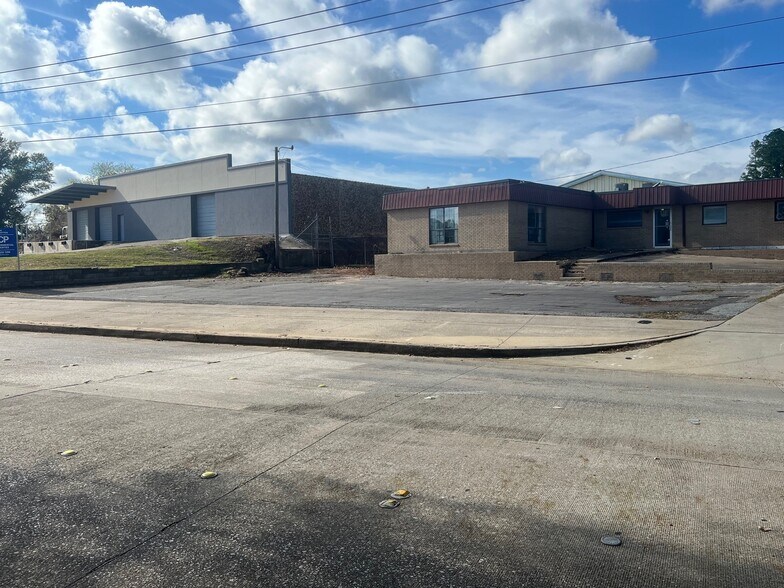 More Photos Of 4501 Old Troup Hwy, Tyler Warehouse For Lease