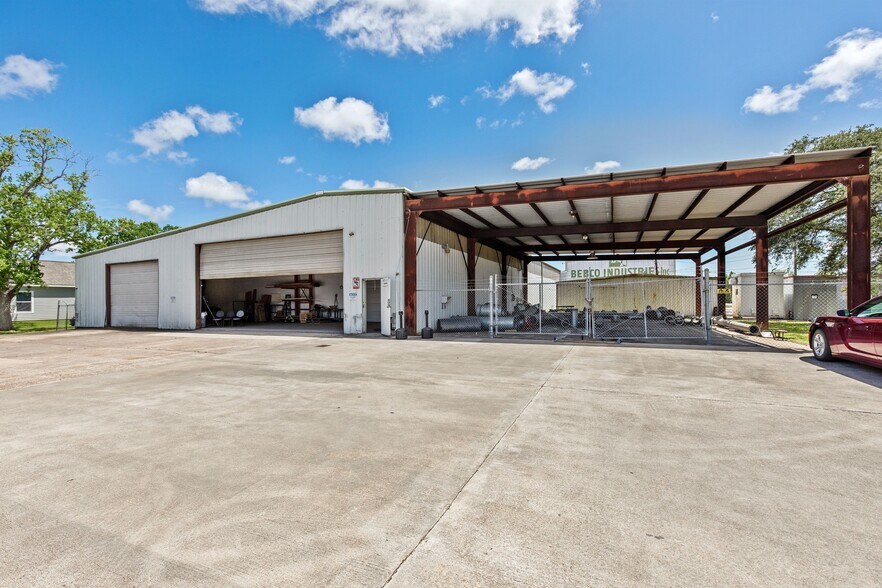 More Photos Of 4725 Lawndale St, La Marque Light Manufacturing For Sale