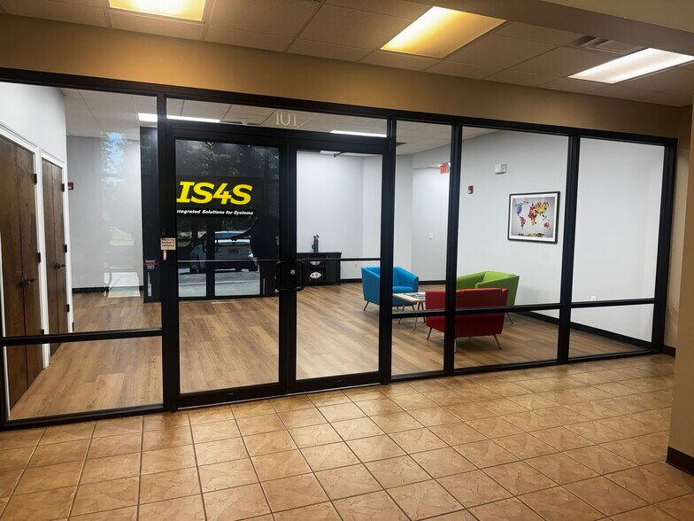 More Photos Of 645 Tallulah Trl, Warner Robins Office For Lease