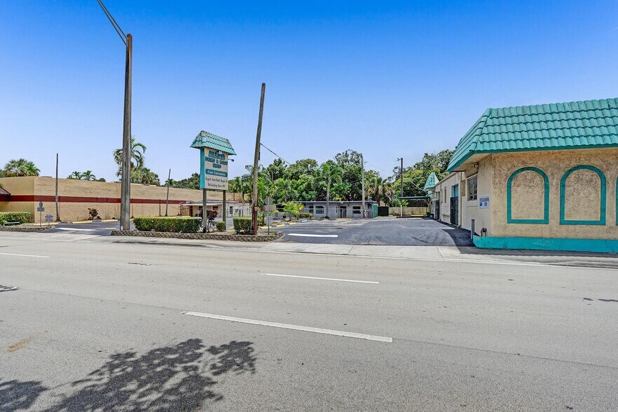 More Photos Of 5870 Stirling Rd, Hollywood Auto Repair For Lease