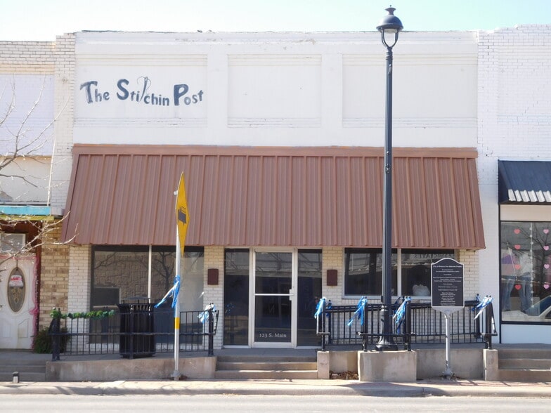 More Photos Of 123 S Main St, Winters Storefront For Sale