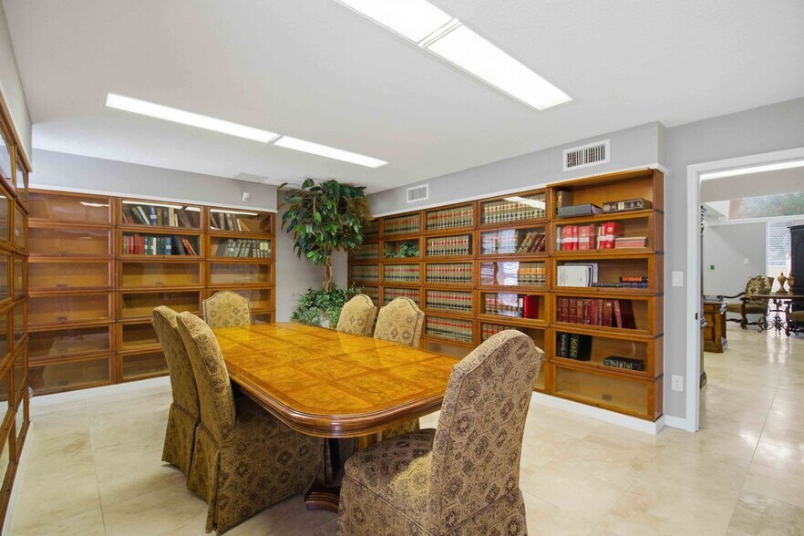 More Photos Of 1400 4th Ave, Bradenton Office Residential For Sale