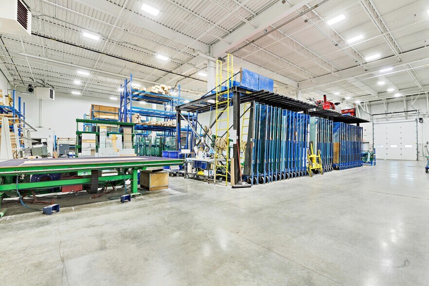 More Photos Of 11 York Ave, West Caldwell Manufacturing For Lease