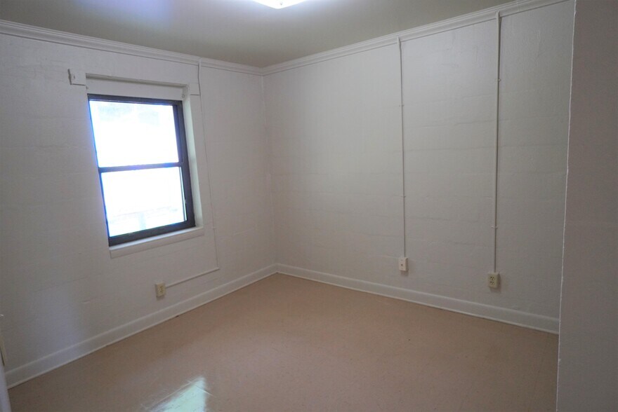 More Photos Of 706 Jay St, Jefferson City Apartments For Sale
