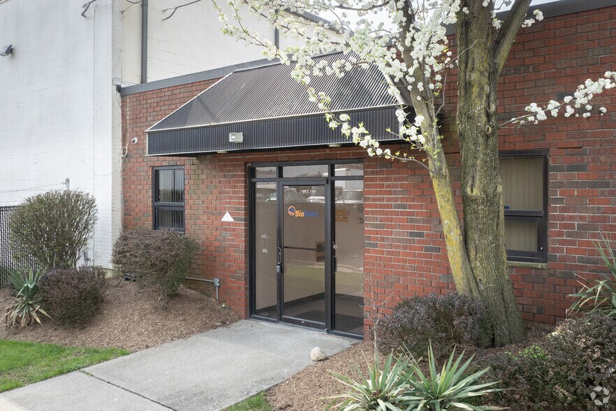More Photos Of 212-216 Gates Rd, Little Ferry Warehouse For Lease