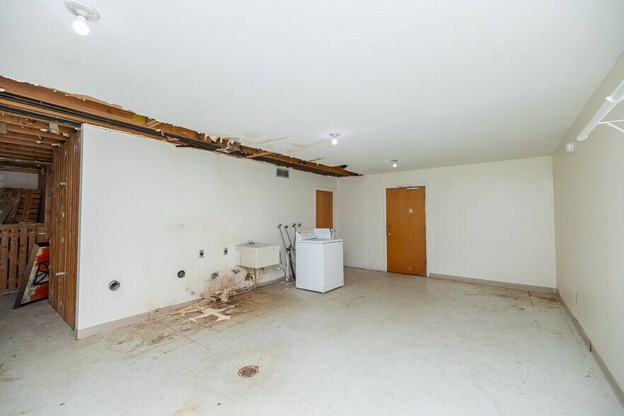 More Photos Of 2520 E Lincoln St, Wichita Apartments For Sale