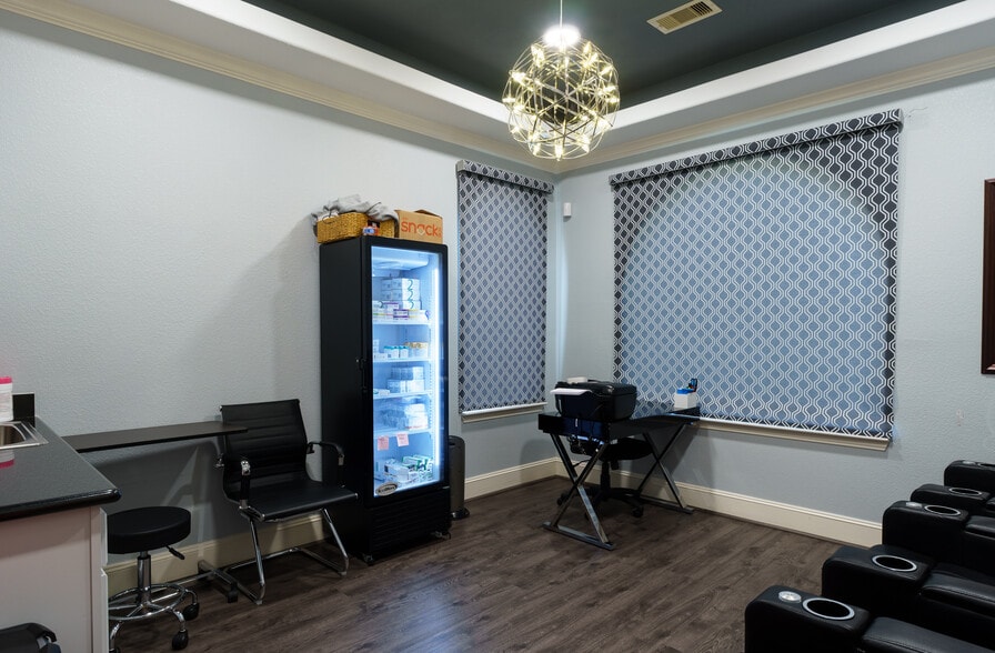 More Photos Of 13688 Breton Ridge St, Houston Medical For Sale