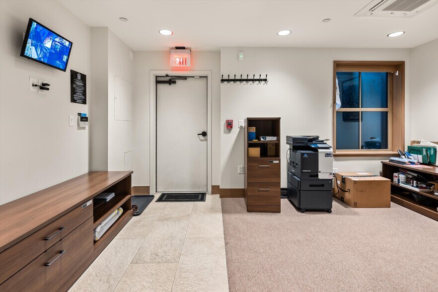 More Photos Of 122 W Main St, Aspen Office Residential For Sale