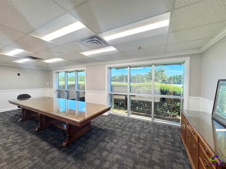 More Photos Of 801 Valley Dr, Perry Distribution For Lease