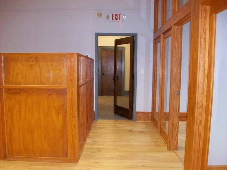 More Photos Of 35 Barnard St, Savannah Office For Lease
