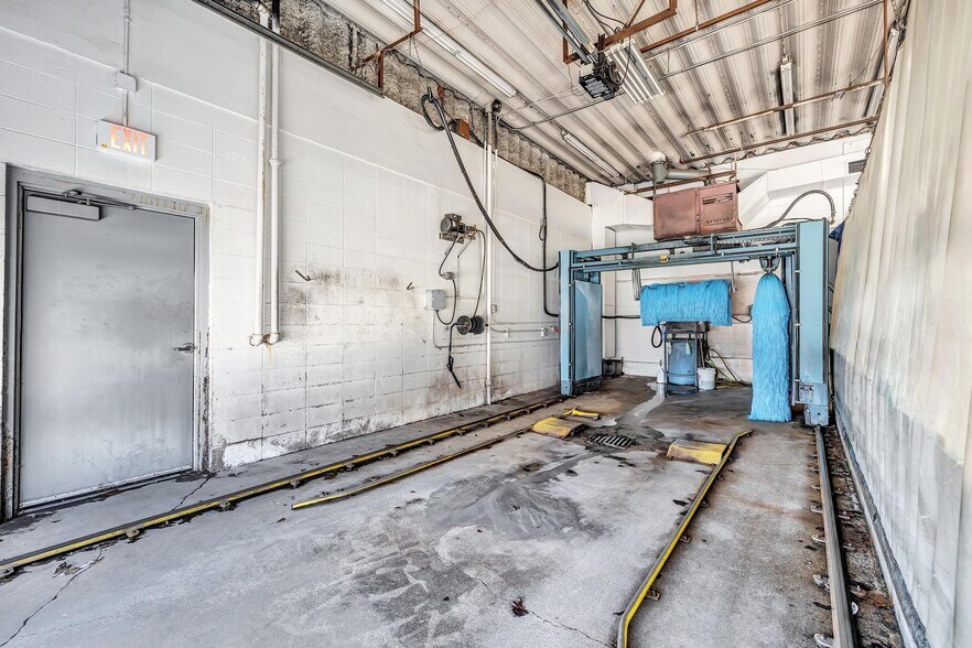 More Photos Of 1988 E Mason St, Green Bay Auto Dealership For Sale