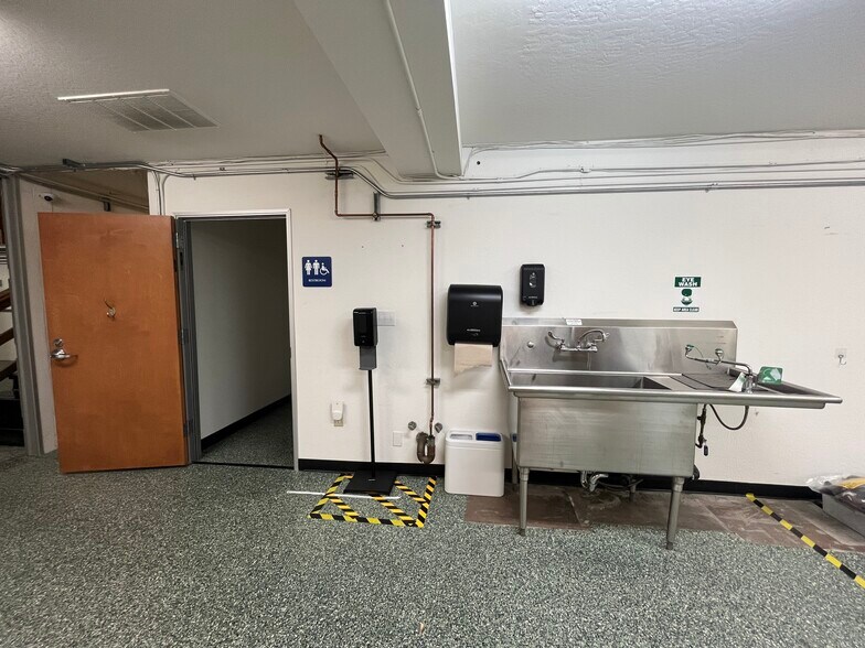 More Photos Of 1200 5th St, Berkeley Light Manufacturing For Sale