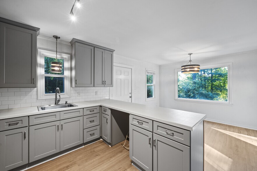 More Photos Of 5037 Sunset Blvd, Lexington Office For Sale