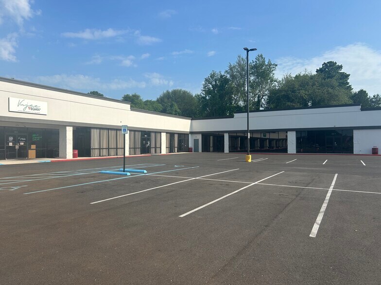 More Photos Of 4701 Meridian St, Huntsville Unknown For Lease