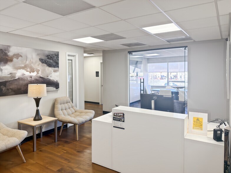 More Photos Of 15620-15648 Manchester Rd, Ellisville Coworking Space