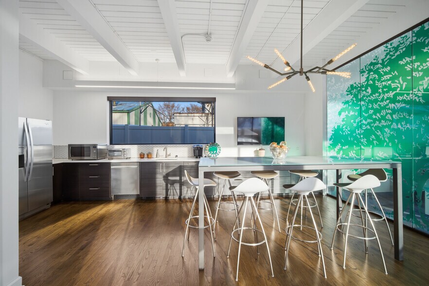 More Photos Of 836 Skokie Blvd, Northbrook Office For Sale