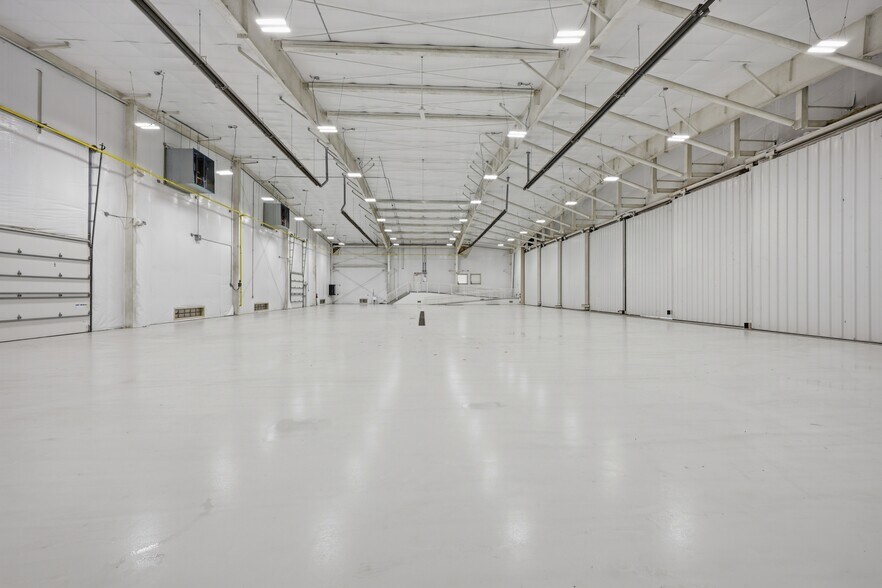 More Photos Of 1185 N Memorial Dr, Greenville Airplane Hangar For Lease