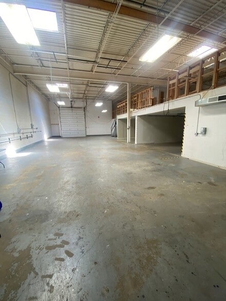 More Photos Of 7651-7657 W 100th Pl, Bridgeview Warehouse For Sale