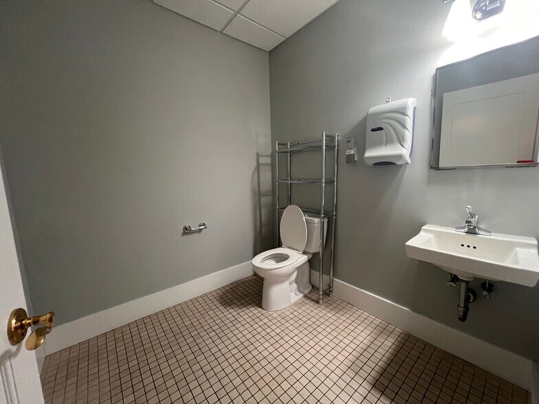 More Photos Of 500 Purdy Hill Rd, Monroe Medical For Lease