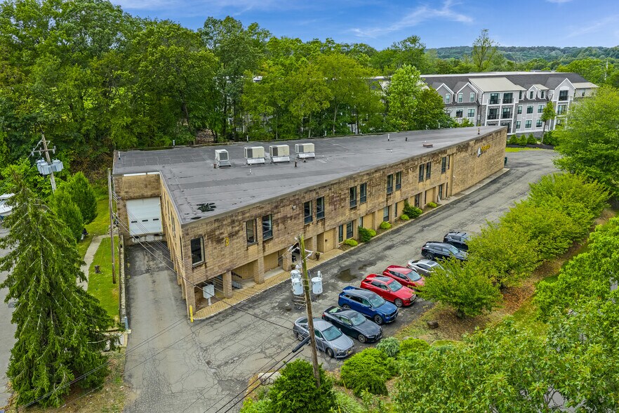 More Photos Of 3 Tice Rd, Franklin Lakes Distribution For Lease