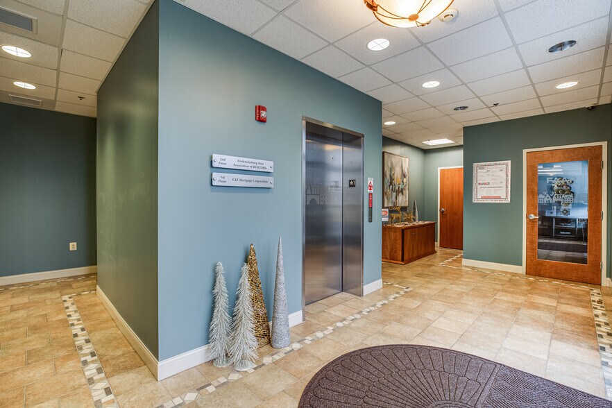More Photos Of 2050 Gordon W Shelton Blvd, Fredericksburg Office For Lease