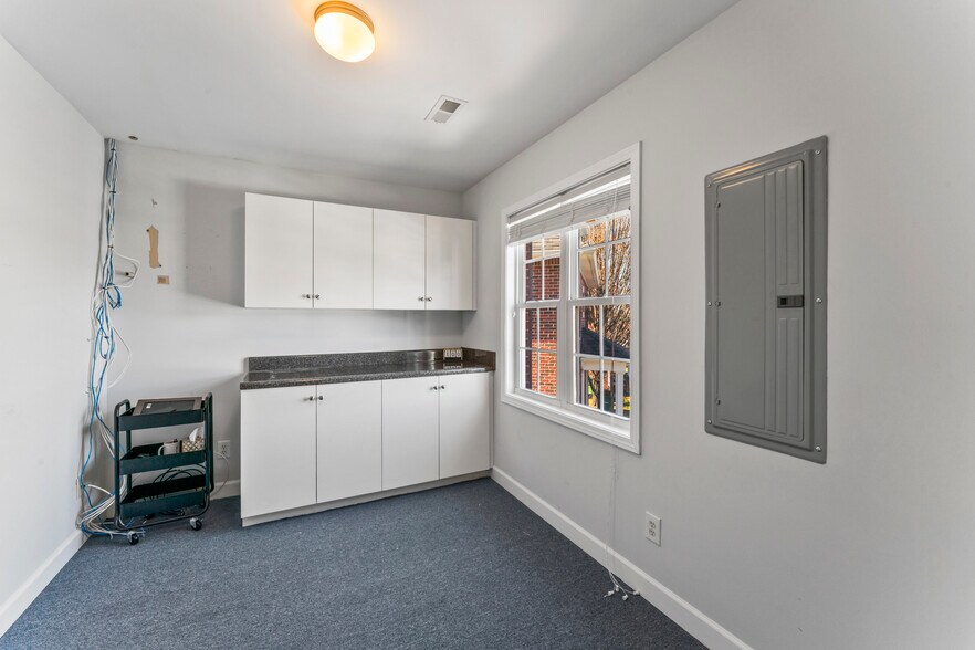 More Photos Of 104 Renaissance Cir, Mauldin Office For Lease