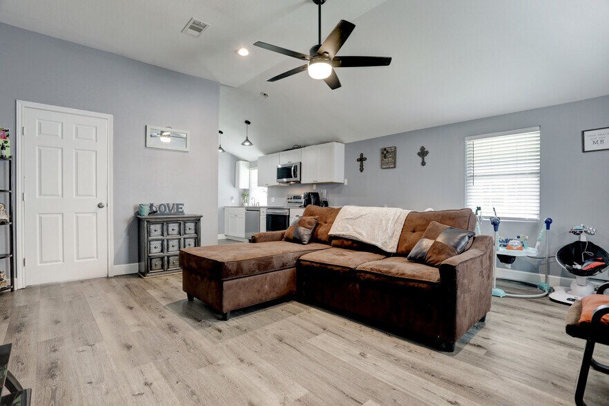 More Photos Of 2322 Central St, Dickinson Apartments For Sale