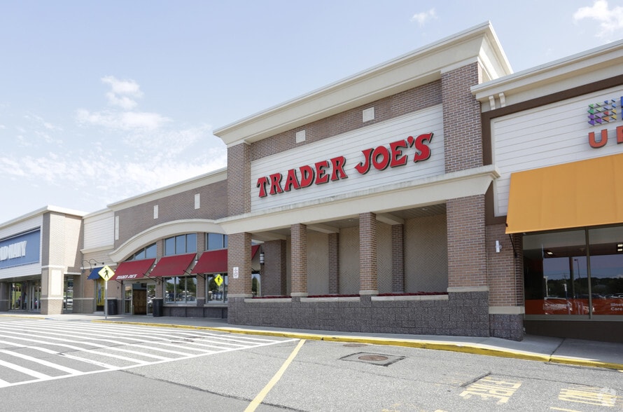 More Photos Of 2021-2093 Smith Haven Plz, Lake Grove Unknown For Lease