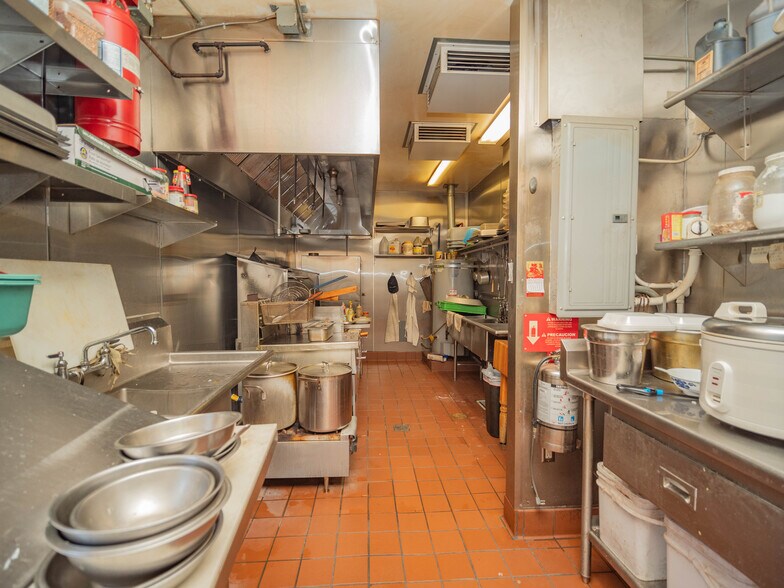 More Photos Of 2016-2018 16th St, Sacramento Storefront Retail Residential For Sale