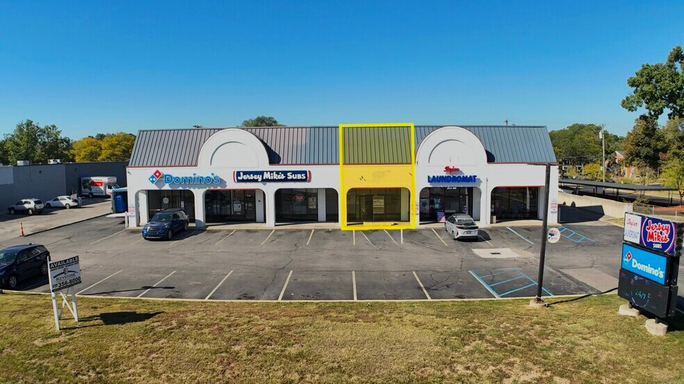 More Photos Of 8017-8067 N Wayne Rd, Westland Storefront For Lease