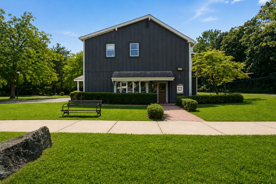 More Photos Of 56 Westchester Ave, Pound Ridge Freestanding For Lease