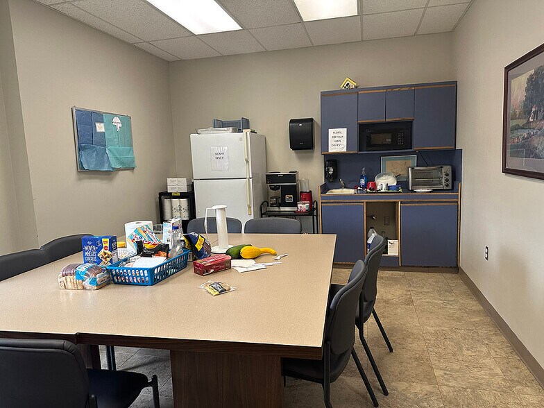 More Photos Of 26 Midway St, Bristol Medical For Sale
