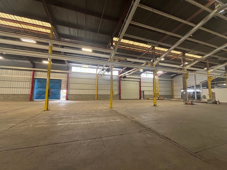 More Photos Of 8845 Elder Creek Rd, Sacramento Warehouse For Lease