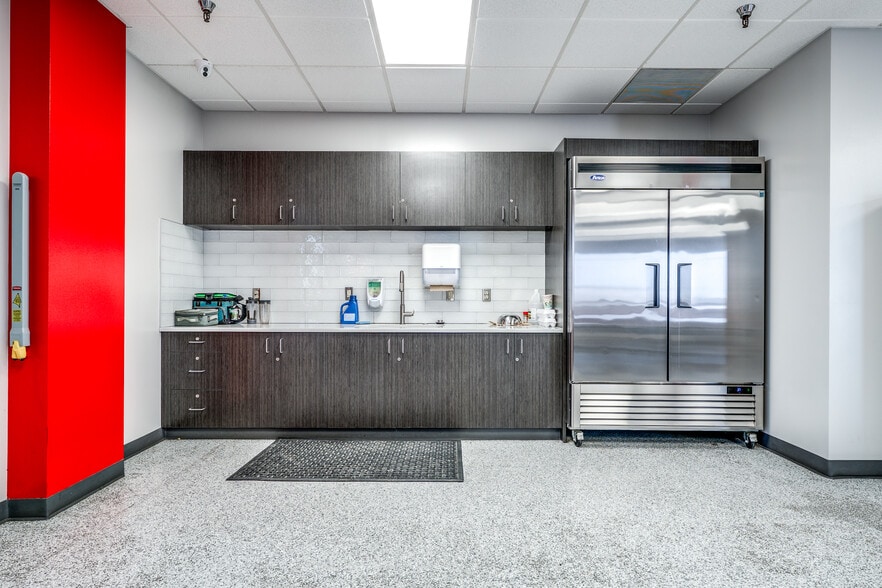 More Photos Of 20701 E 81st St, Broken Arrow Manufacturing For Sale