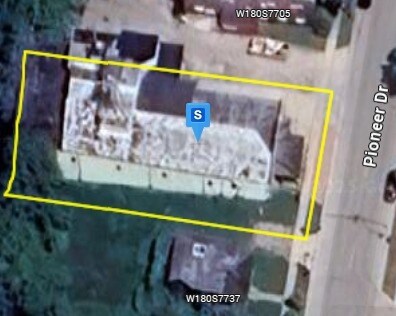 Primary Photo Of W180S7725 Pioneer Dr, Muskego Showroom For Sale